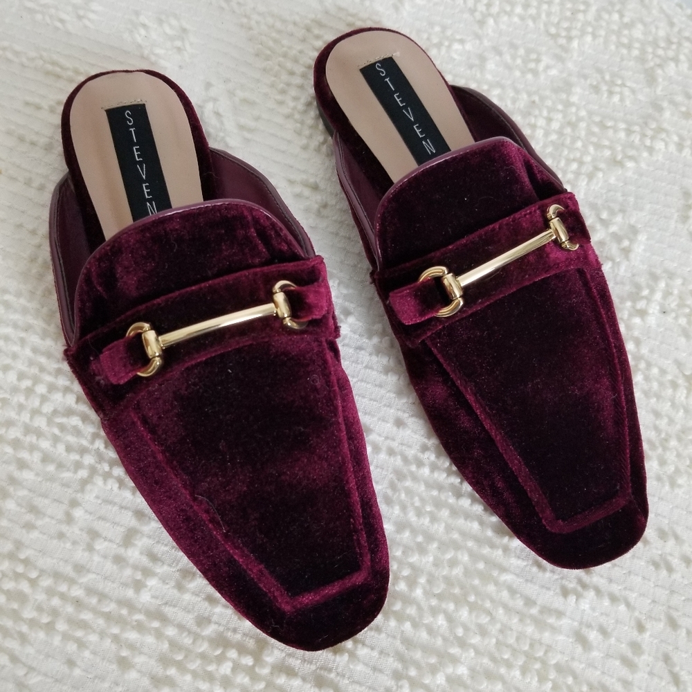 Steven by Steve Madden burgundy velvet mule